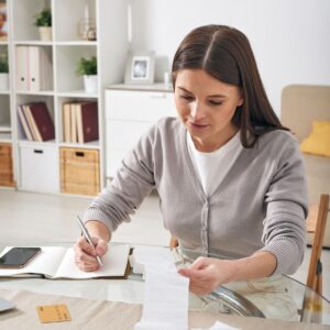 woman tracking expenses